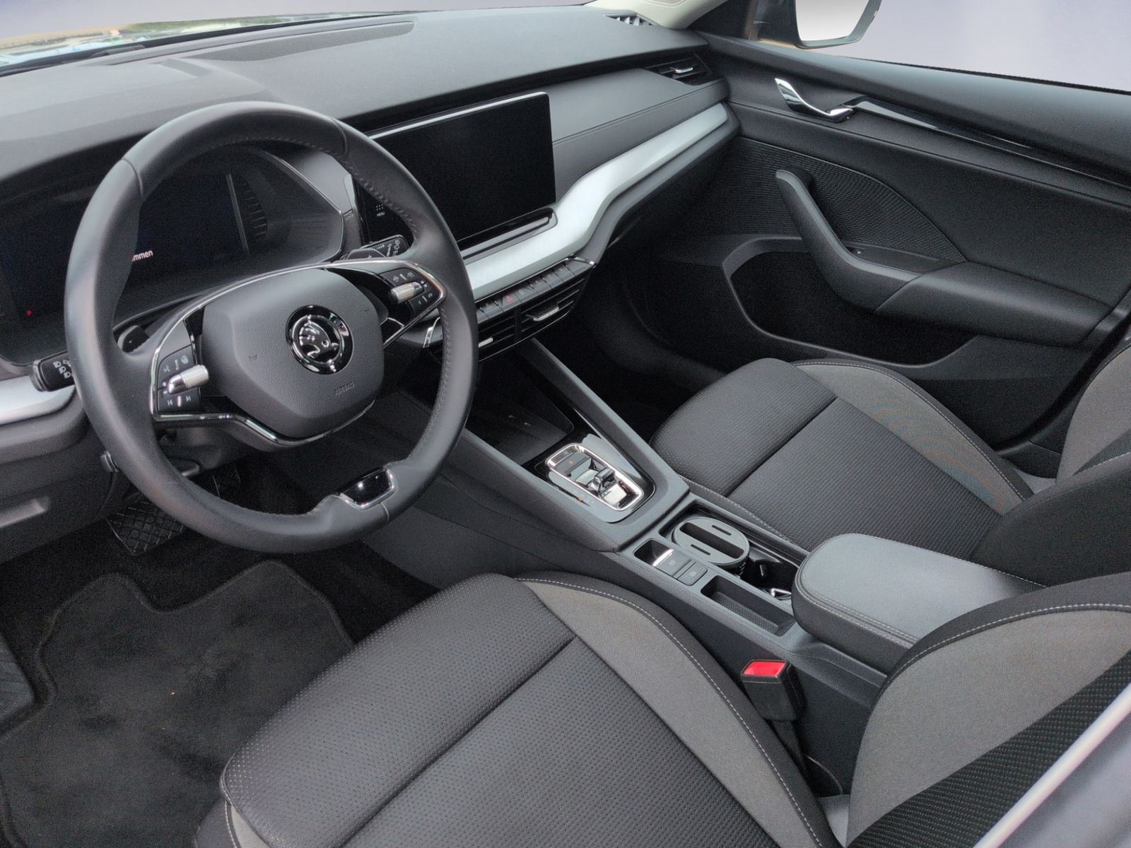 Octavia IV Combi 1.5TSI DSG Tour LED+NAV+AHK+SHZ