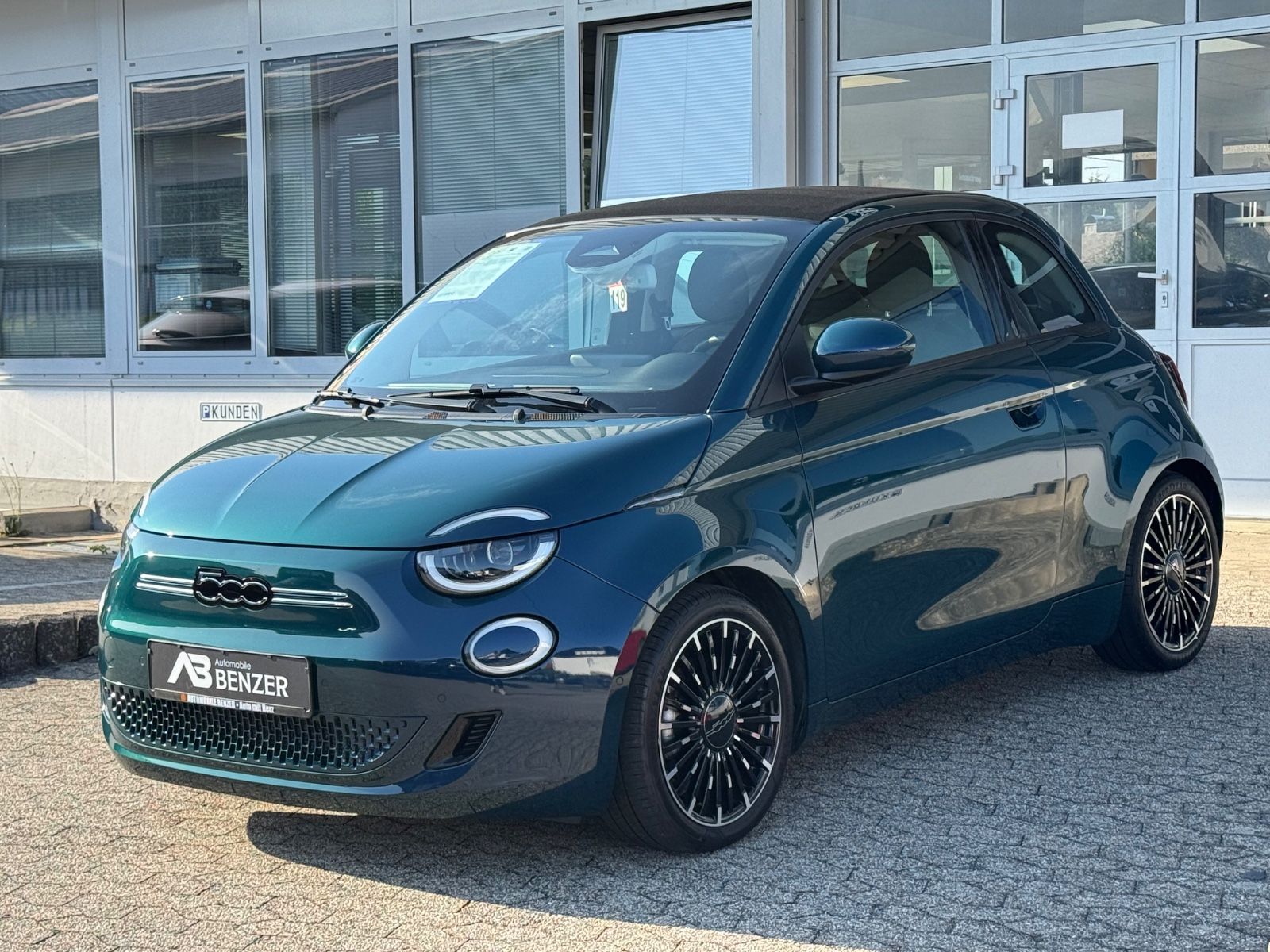 Fahrzeugabbildung Fiat 500 e Icon/Cabrio/ACC/LED/Navigation/R-Cam/42kWh