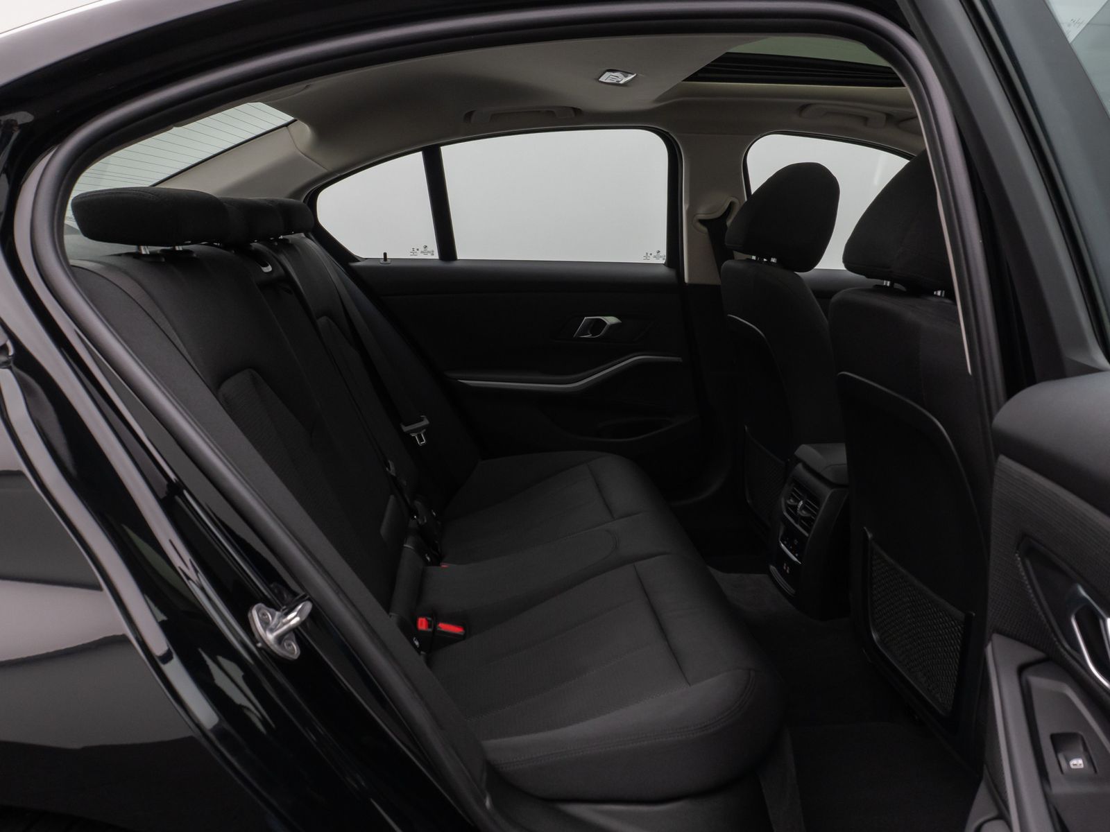 Fahrzeugabbildung BMW 320d xD  Glasdach Kamera DAB Geschwindigkeitsreg