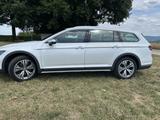 Volkswagen Passat Alltrack 2.0 TDI 240PS DSG 4M Voll 8-fach - weiße Volkswagen Passat Alltrack