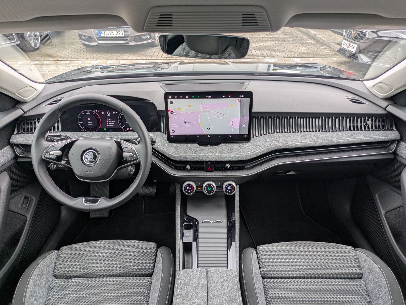 Fahrzeugabbildung SKODA Superb 2.0 TDI 4x4 Selection MATRIX*AHK*5J GAR.