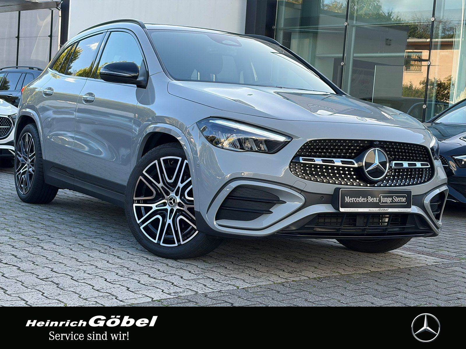 Fahrzeugabbildung Mercedes-Benz GLA 200 AMG*PANO*AHK*20ZOLL*FAP*APPLECAR-PLAY*