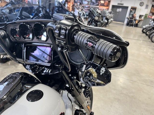 Fahrzeugabbildung Harley-Davidson CVO Milwaukee-Eight 117 mit einigen Umbauten