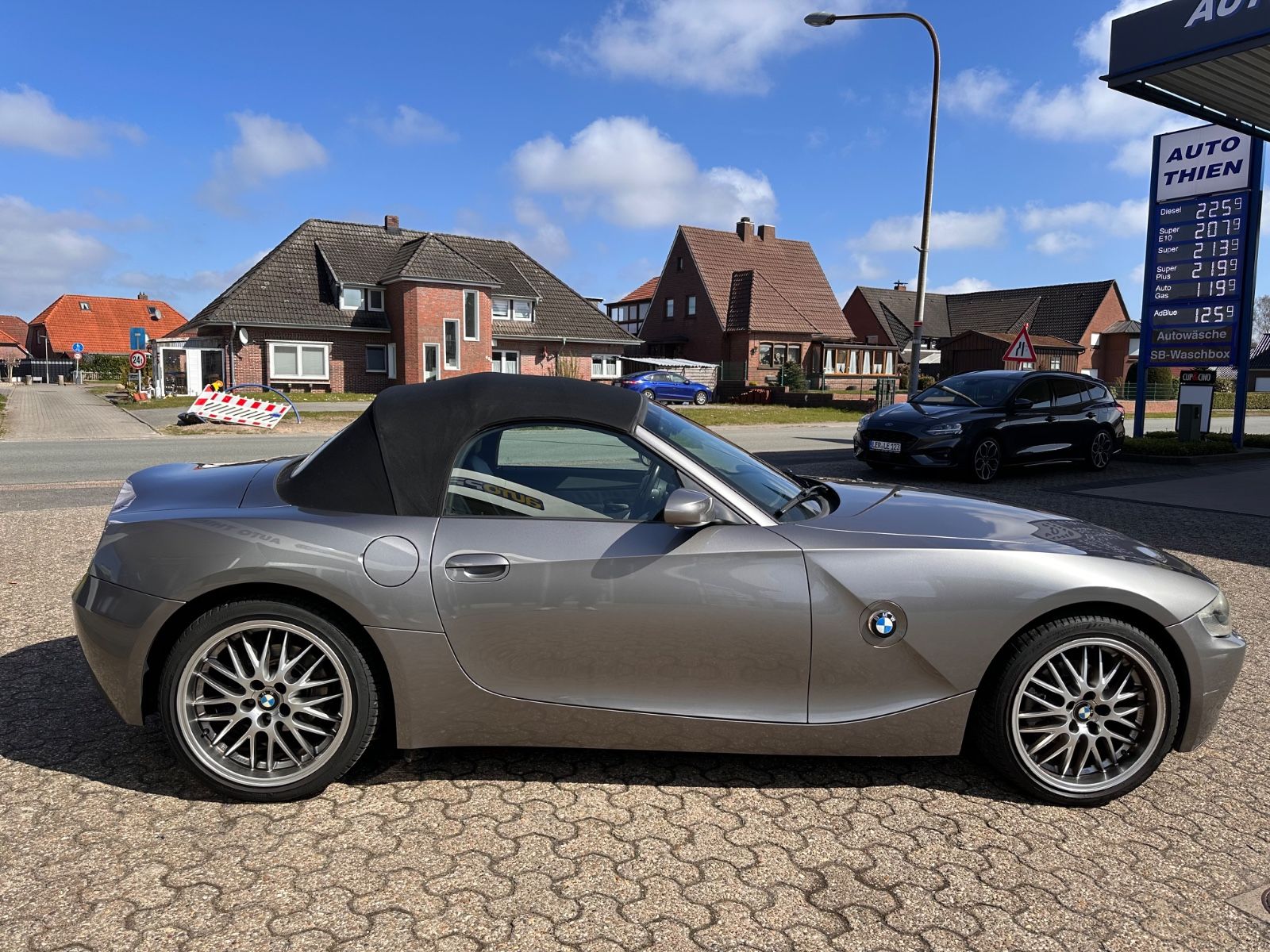 Fahrzeugabbildung BMW Z4 Roadster 2.2i Xenon/Leder/GRA/HiFi/PDC/Klima