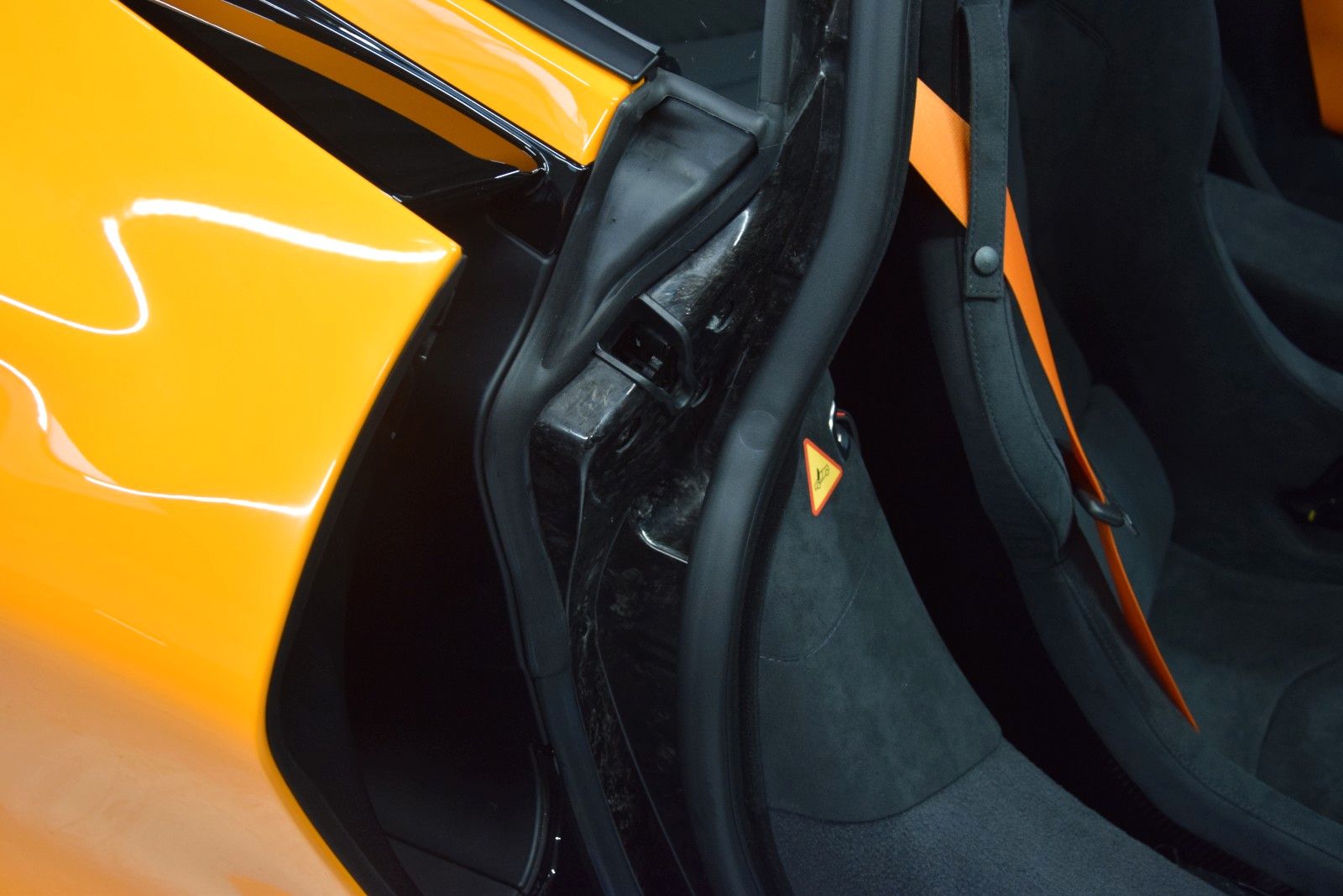 Fahrzeugabbildung McLaren 750S Black Pack / Lift Schale B&W Aero Kamera