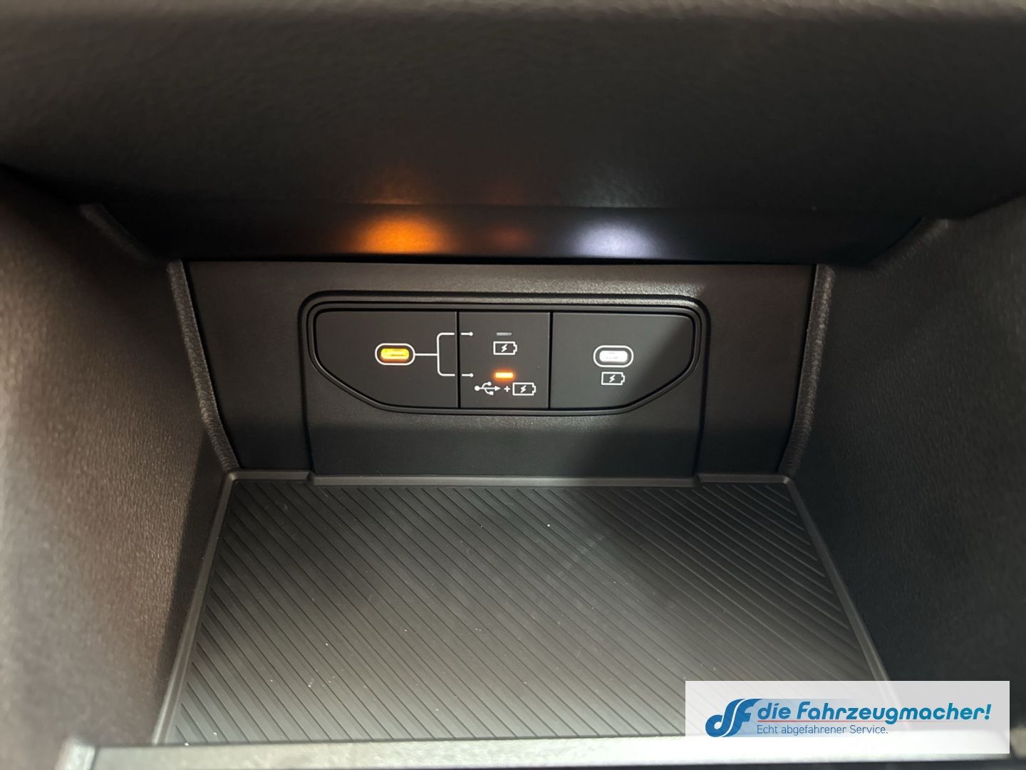 Fahrzeugabbildung Kia Sportage 1.6 T-GDI AWD 7DCT 2-Zonen-Klimaautomat
