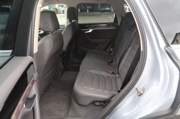 Volkswagen Touareg - 11