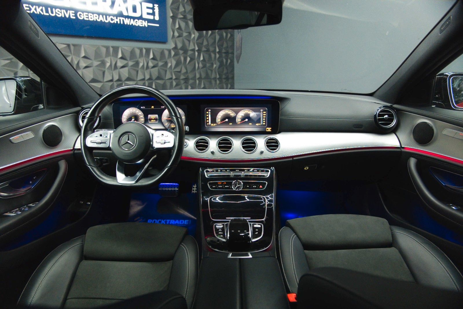 Fahrzeugabbildung Mercedes-Benz E 400d T 4Matic AMG Night-Paket ACC Widescreen
