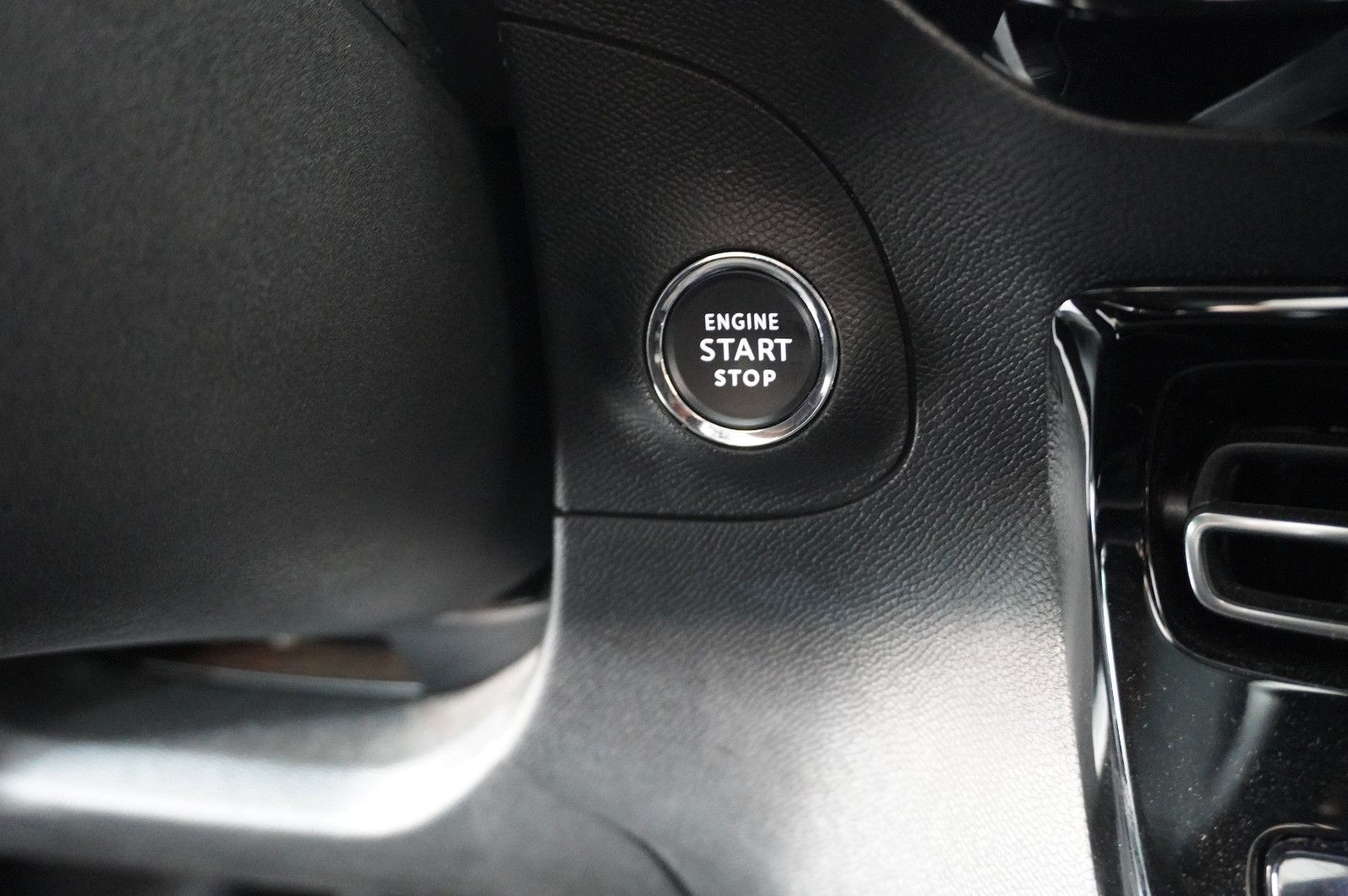 Fahrzeugabbildung Opel Mokka ELEGANCE 1.2T NAVI/LED/KAMERA/SPORT/SH/DAB