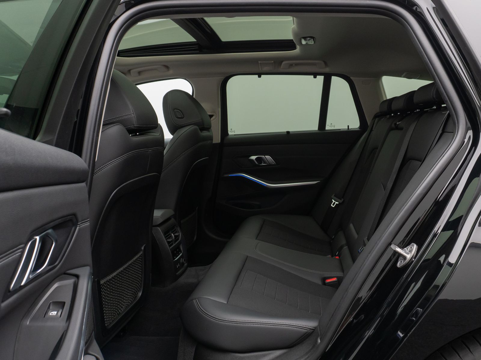 Fahrzeugabbildung BMW 320d  xD Sport Line Panorama Kamera HiFi Komfort