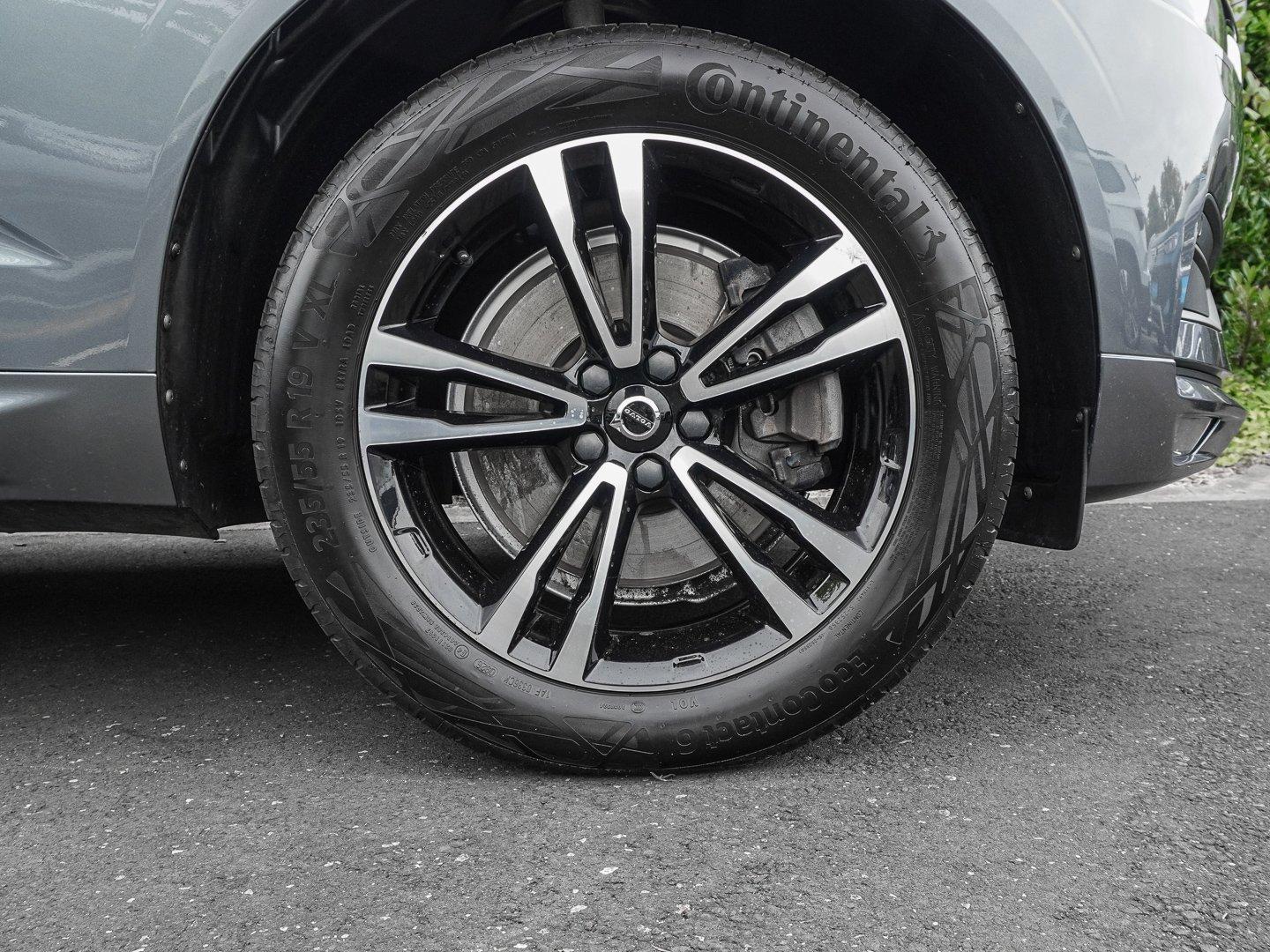 Volvo XC60 B4 D AWD Momentum Pro 19ZOLL FRONTHZG BLIS