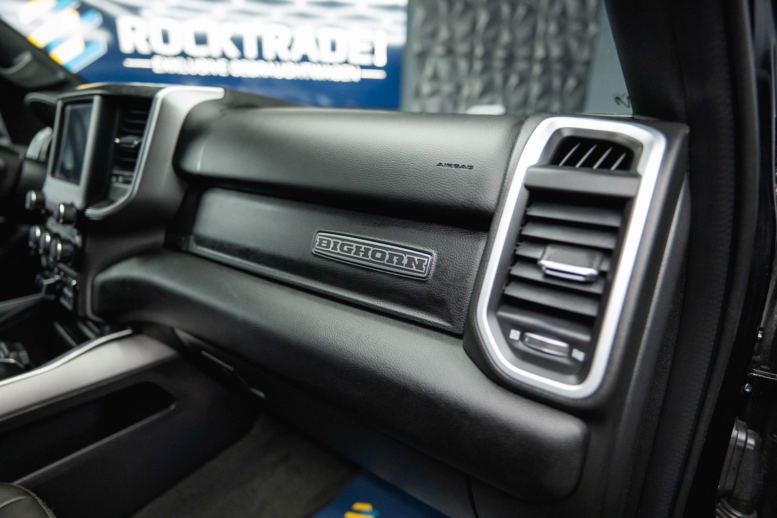 Fahrzeugabbildung Dodge RAM 5.7 V8 HEMI 4x4 BLACK EDITION Longbed 19%