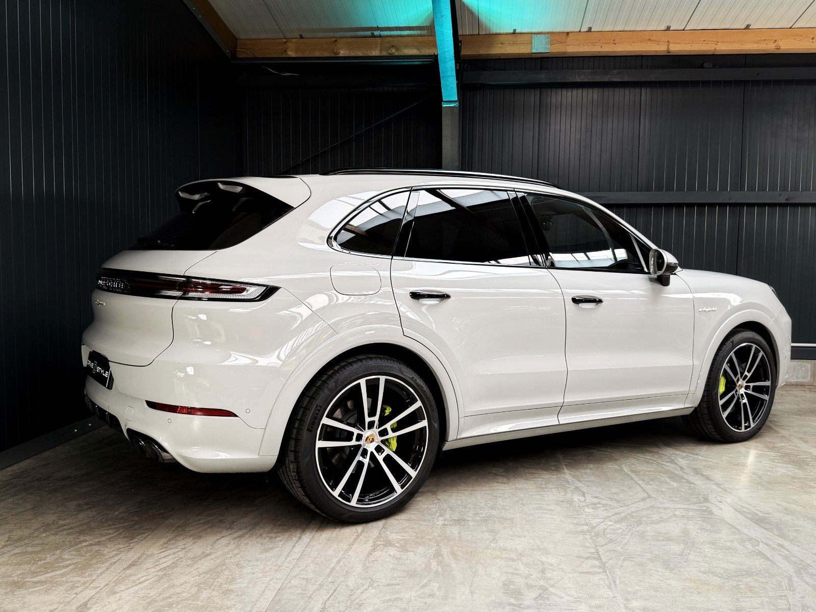 Fahrzeugabbildung Porsche Cayenne E-Hybrid + Vollaust. + Approved +Panoram