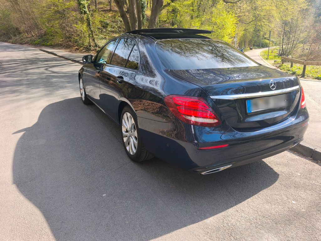 Image of Mercedes-Benz E 220