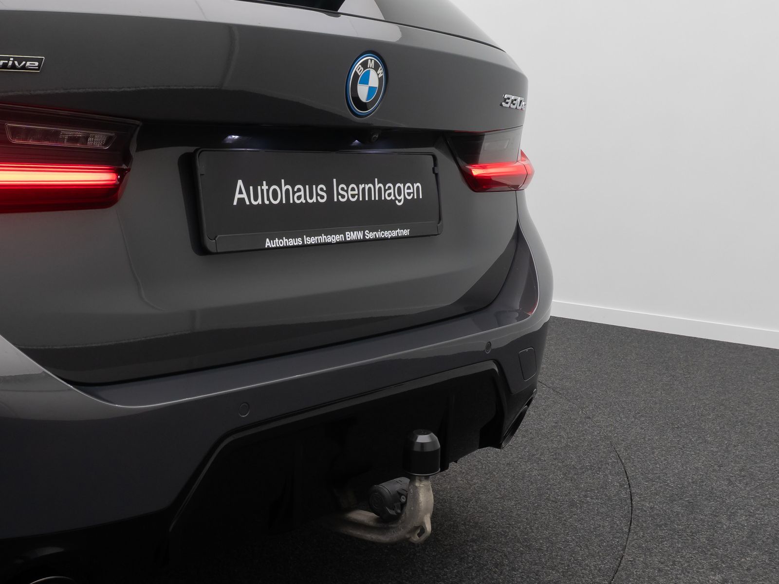 Fahrzeugabbildung BMW 330e xD MSport Kamera HUD DAB AHK Komfort 19Zoll