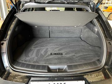 Lexus UX - 10