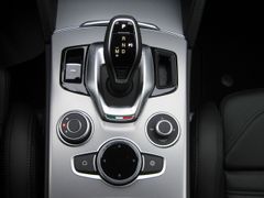Fahrzeugabbildung Alfa Romeo Stelvio Veloce 2.2 16V AWD + Panorama