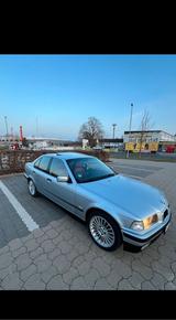 BMW 320i 6 Zylinder - BMW 320 aus 1997: 320i