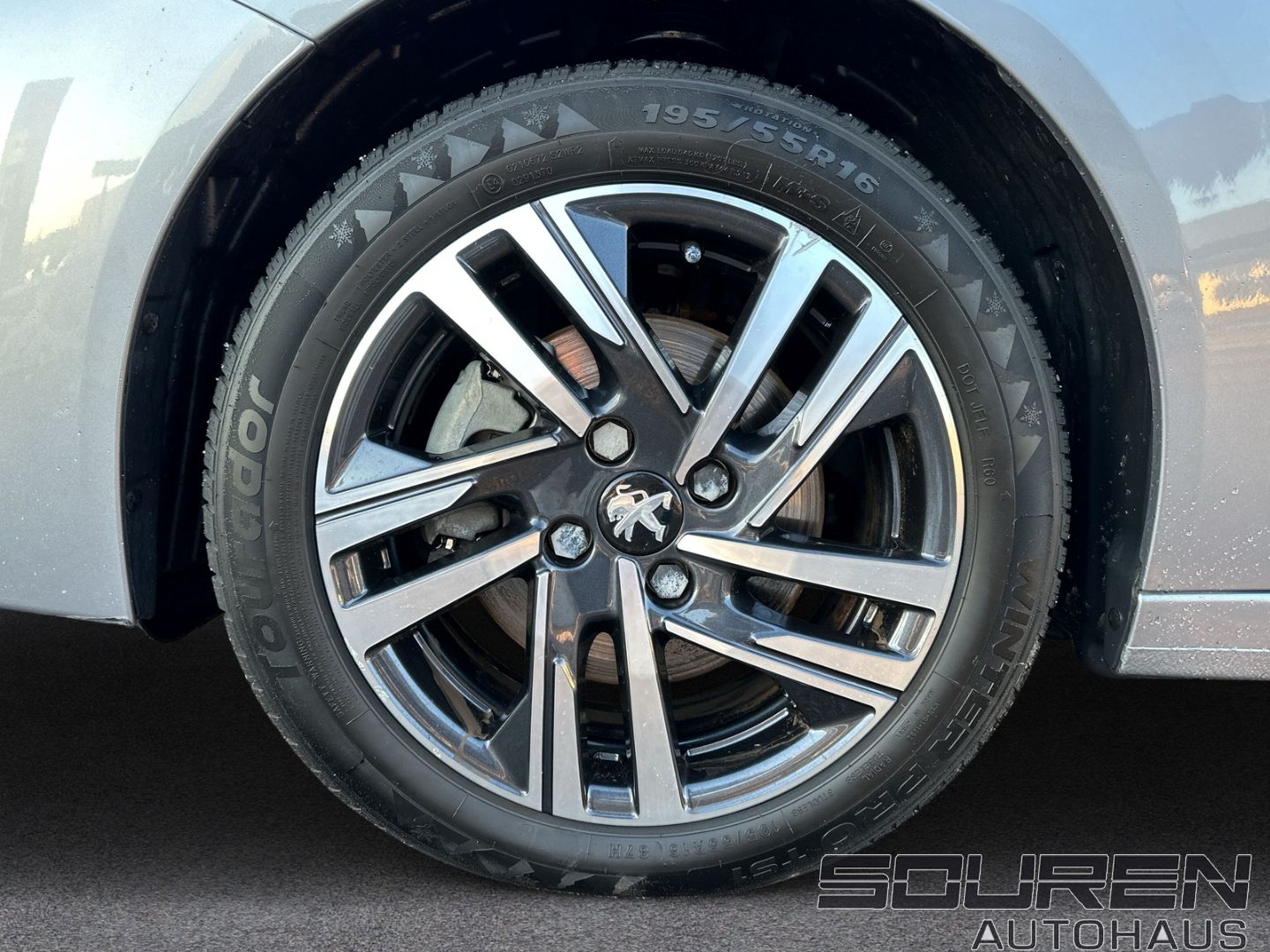 Fahrzeugabbildung Peugeot 208 1.2 PureTech 100 Active Pack Apple CarPlay+A