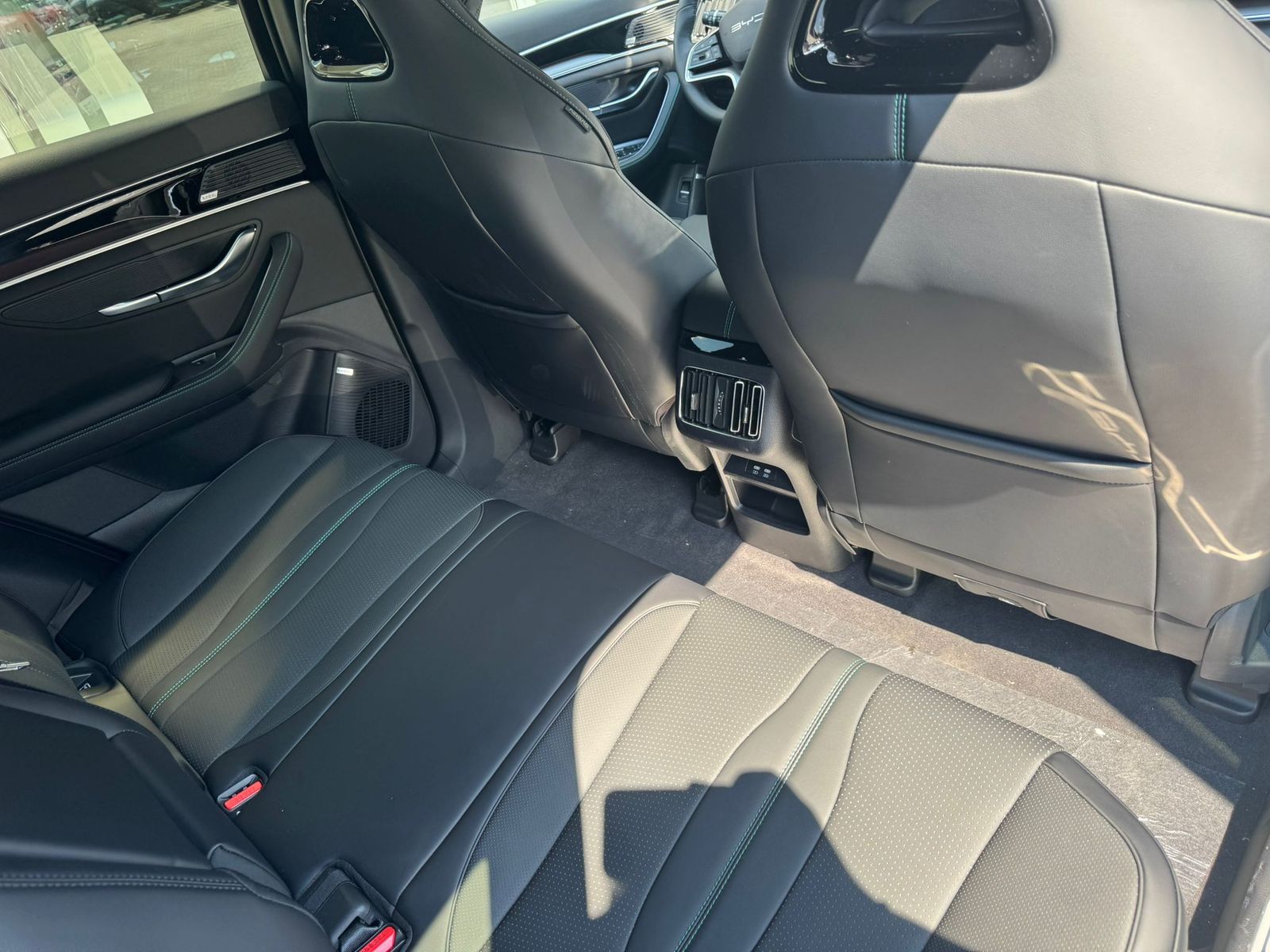 Fahrzeugabbildung BYD SEAL U DM-i PHEV PANO+HEAD+NAVI+LED+SHZ+360°+19"