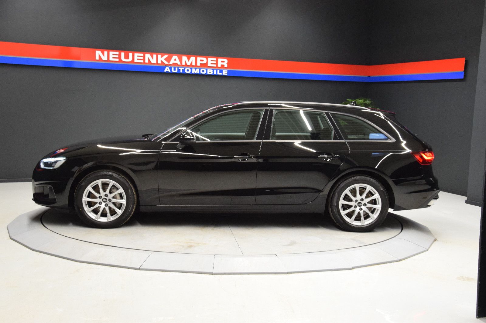 Fahrzeugabbildung Audi A4 Avant 40 TDI quattro B&O HuD Sitzbelü. ACC