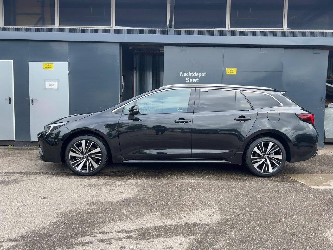 Fahrzeugabbildung Toyota Corolla TS 2,0 Hybrid Teamplayer + Technik-Paket