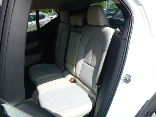 Fahrzeugabbildung Volvo XC40 D4 Momentum Pro AWD >AUT/NAV/LED/4x4<