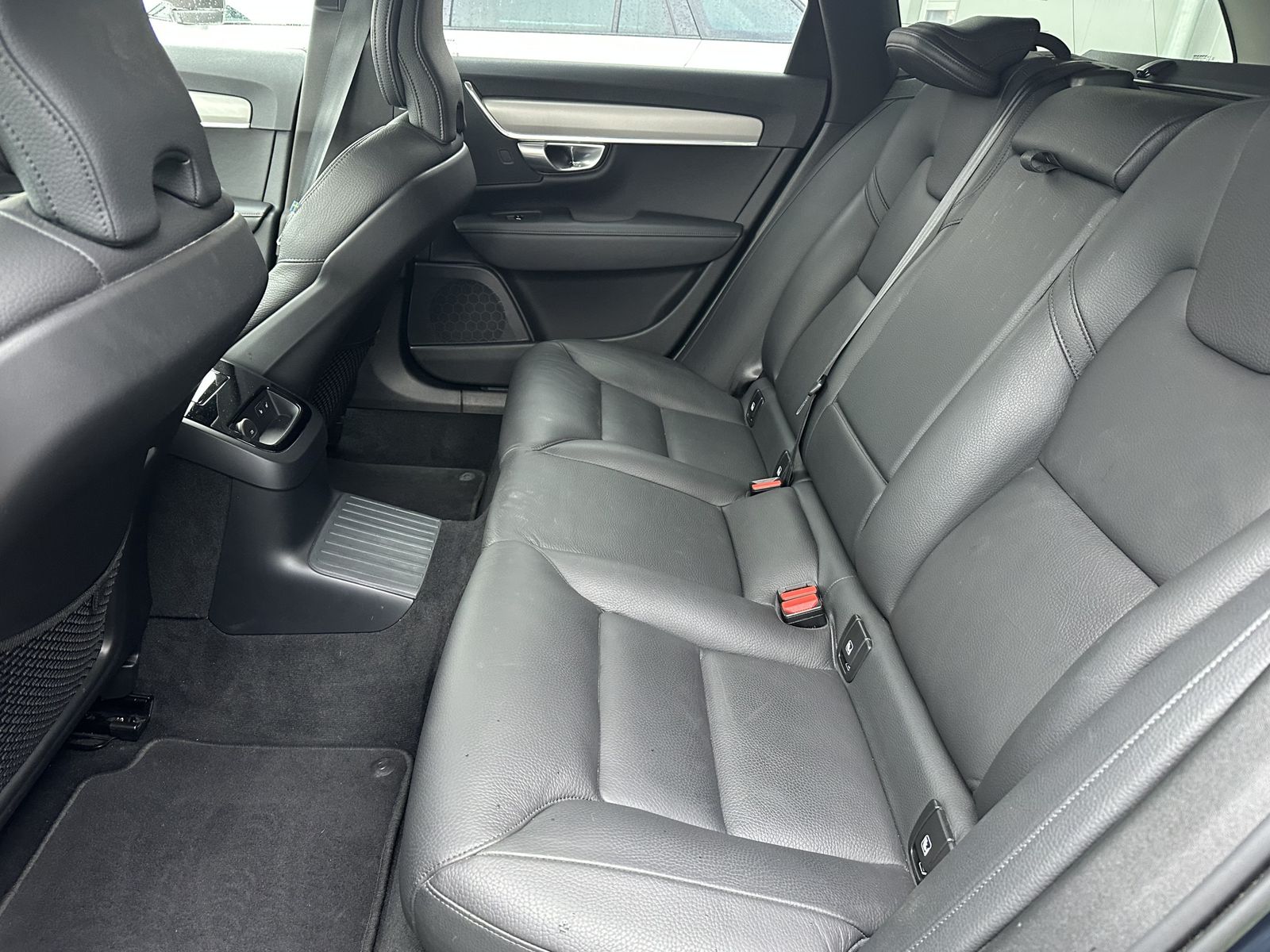 Fahrzeugabbildung Volvo V90 T6 Recharge AWD Core NAV+LED+KAM+AHK+VC+ACC