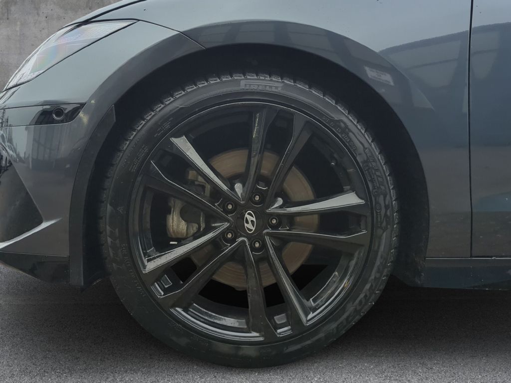 Fahrzeugabbildung Hyundai IONIQ 6 77,4 kWh 4WD First Edition *Sofort*