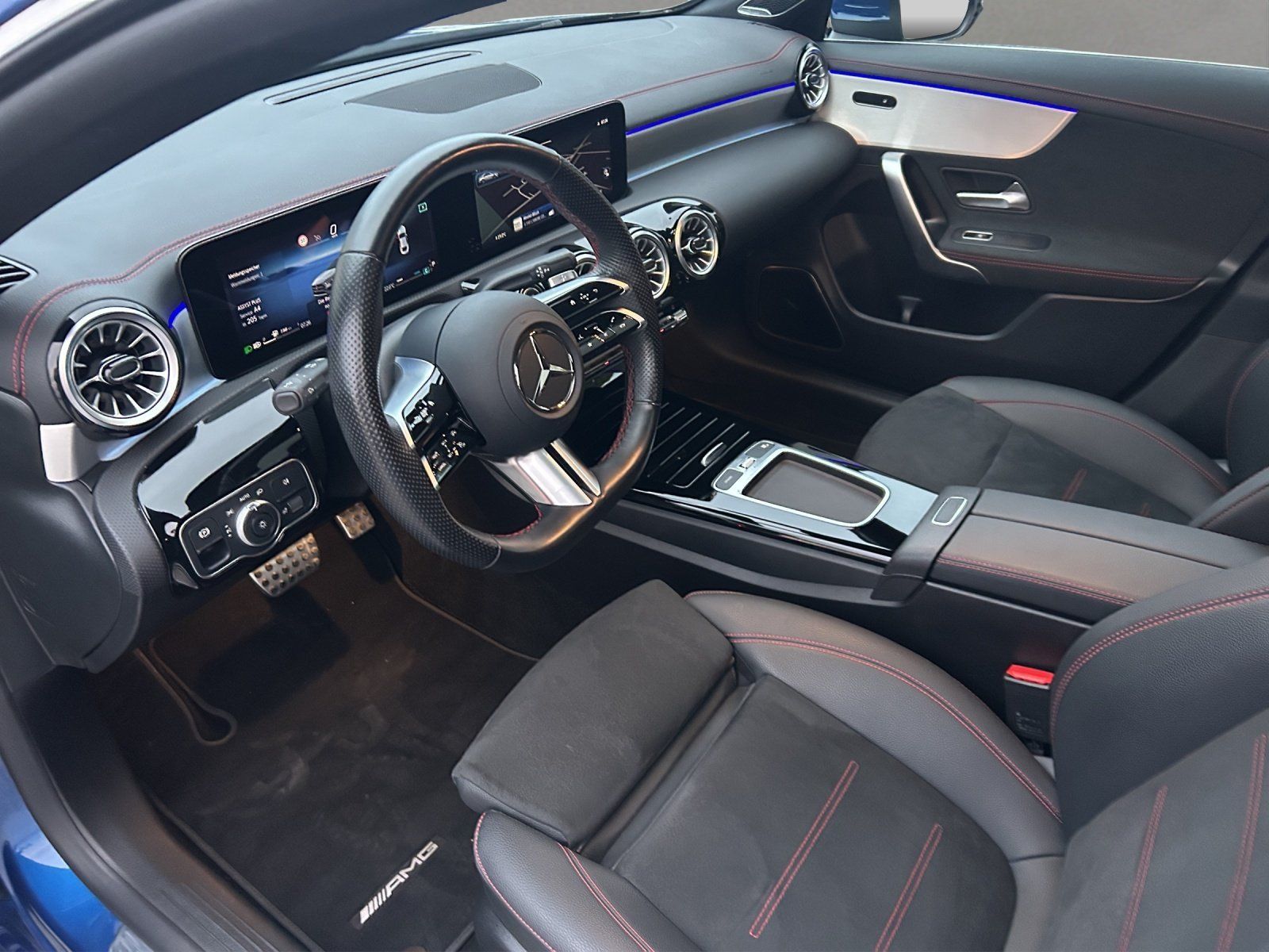 Fahrzeugabbildung Mercedes-Benz CLA200 AMG Prem MLED Burme DAB KeyGo Pano Kamera