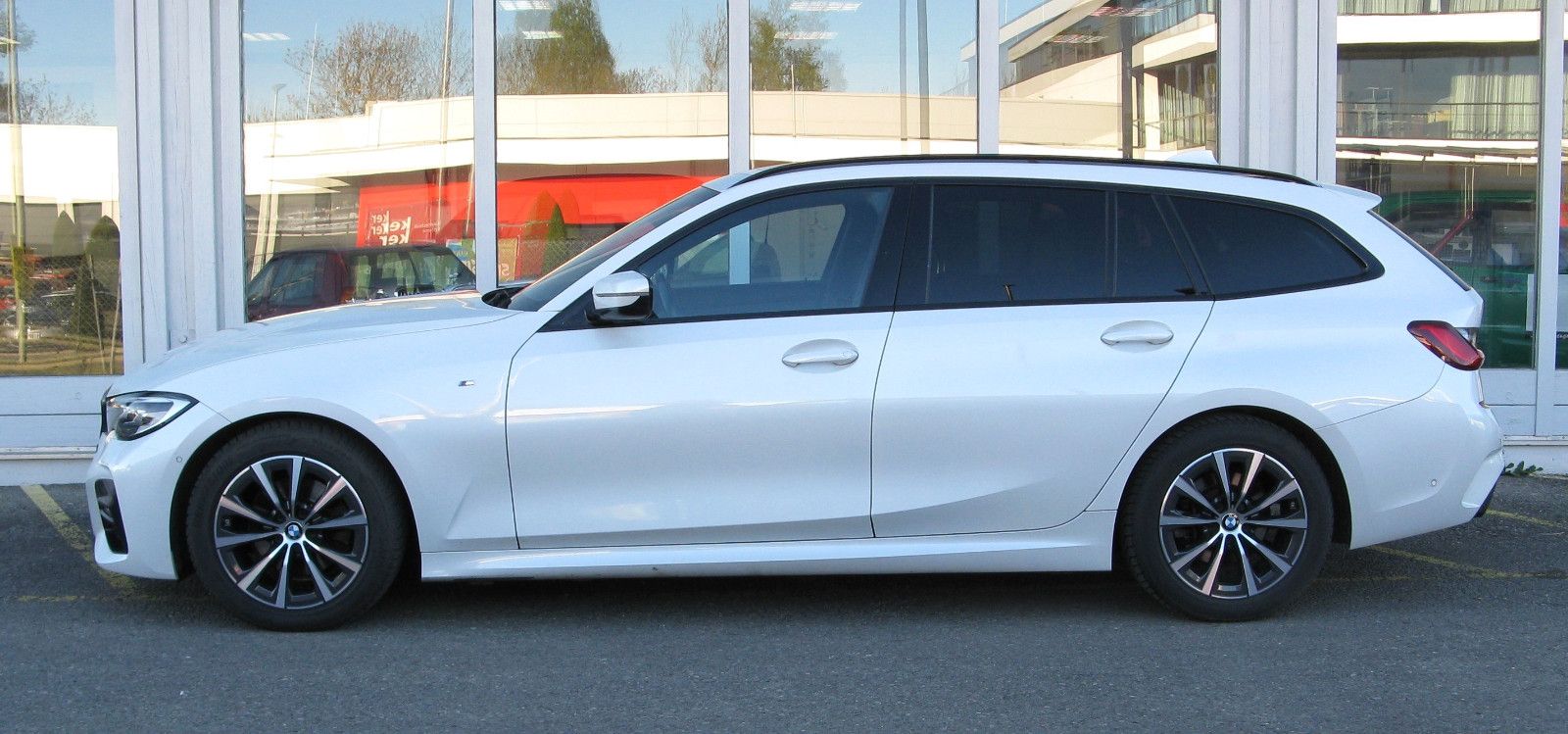 BMW 320  Touring 320 d M-Sport*Hybrid*Kamera*Navi* foto 3