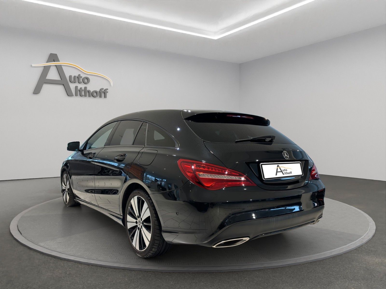 Mercedes-Benz CLA220d 4M SB 2.HD DSG ACC LED PANO NAV PARK SHZ foto 4