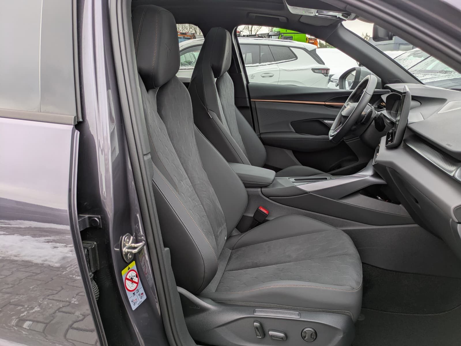 Fahrzeugabbildung CUPRA Terramar 1.5 eTSI 360°HUD*MATRIX*PANO*DCC*20"