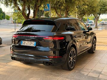 Porsche Cayenne - 5
