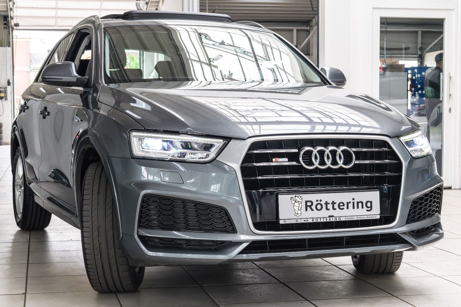 Fahrzeugabbildung Audi Q3 1.4l 110kw S-Line +AHK +Pano +Navi
