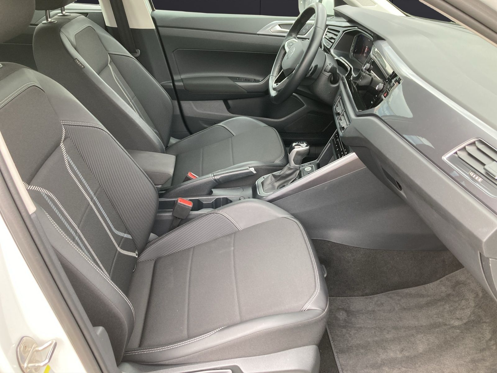 Fahrzeugabbildung Volkswagen Taigo TSI Style DSG IQ-Light Navi AHK RFK SHZ