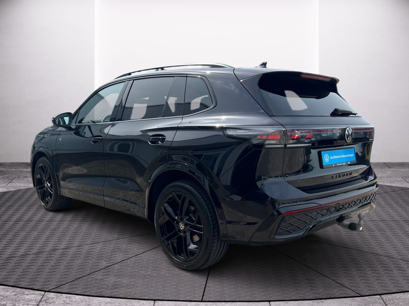 Volkswagen Tiguan R-Line BlackStyle 2.0 TDI Pano AHK Stan foto 5