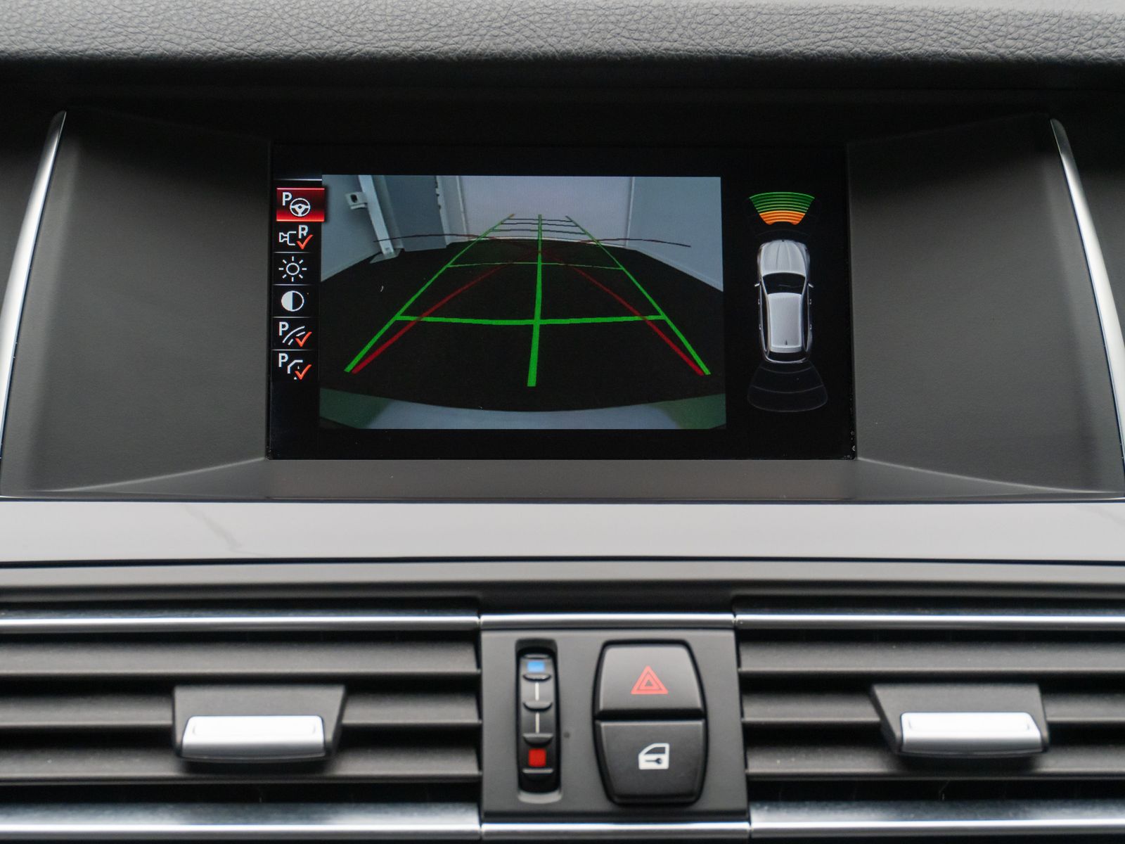 Fahrzeugabbildung BMW 520d  Aut Kamera NaviBusiness HiFi BiXenon Leder