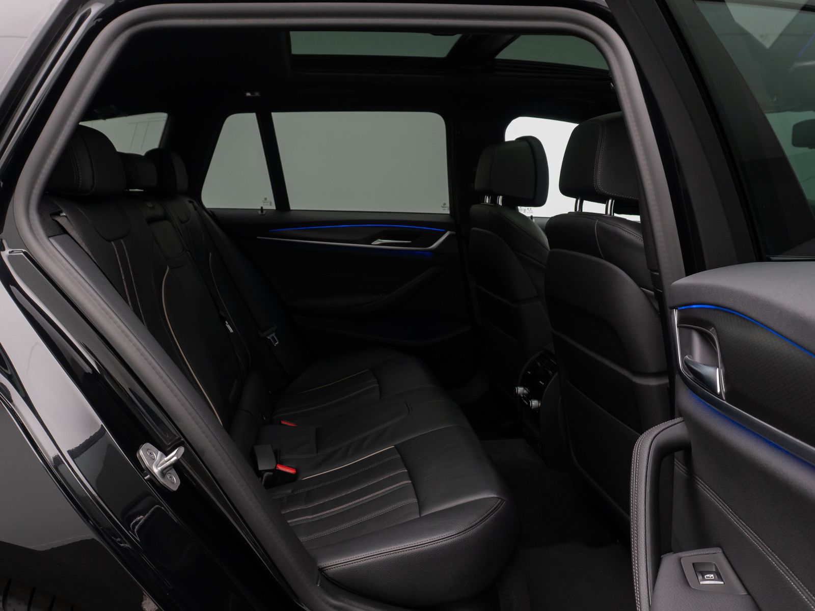 Fahrzeugabbildung BMW 540d xD M Sport DAB HUD DisplayKey Panorama HiFi