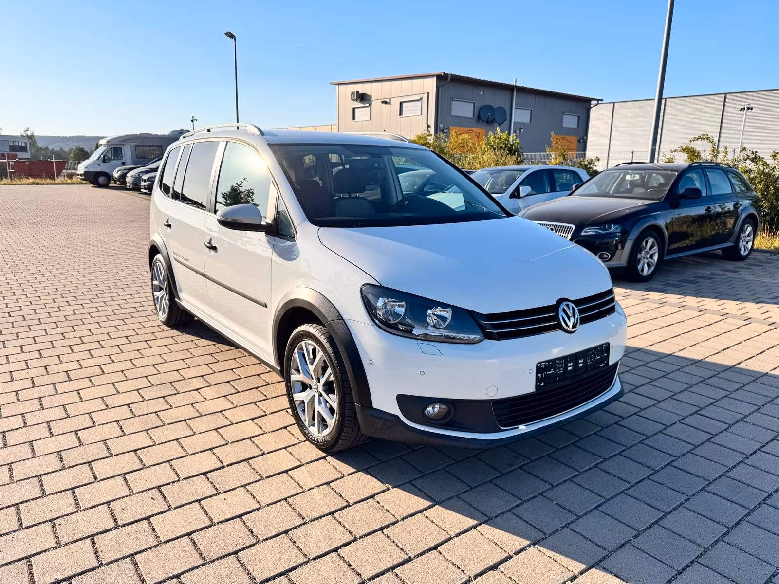 Volkswagen Touran Cross / 7 - Sitzer / TÜV neu