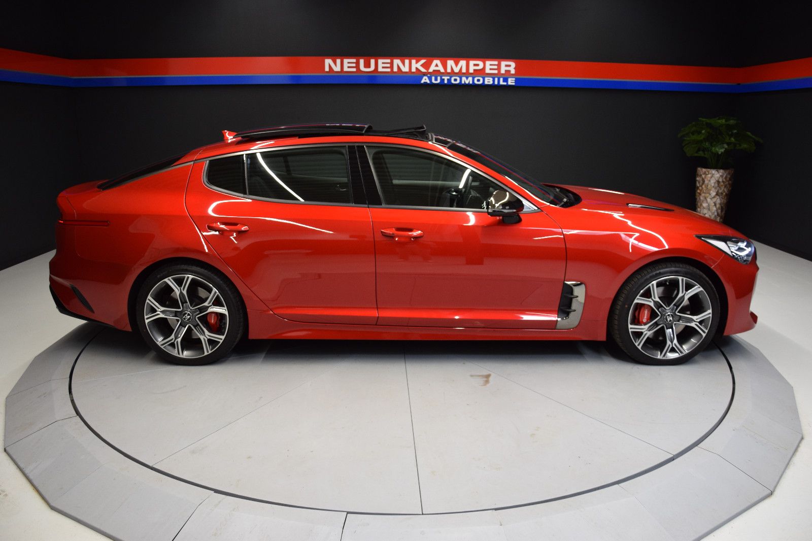 Fahrzeugabbildung Kia Stinger GT 4WD Pano Sitzbelü. Leder HuD h/k ACC