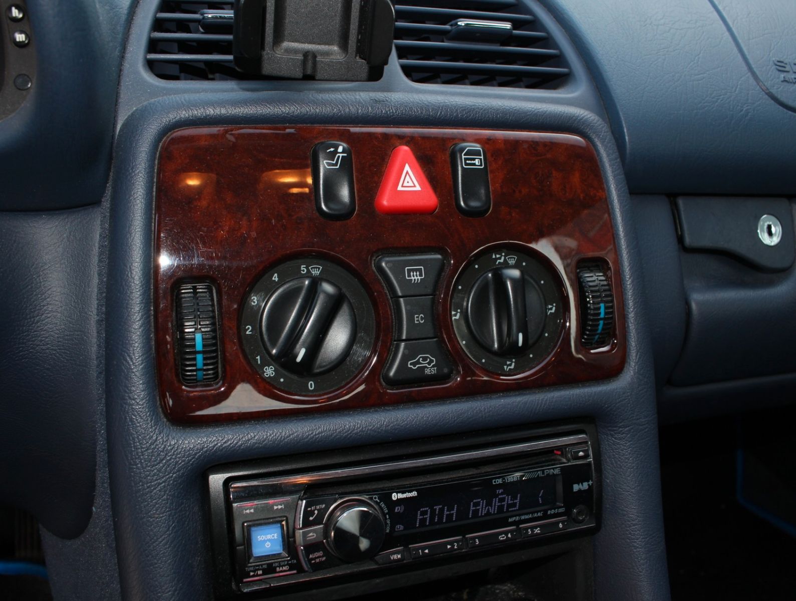 Fahrzeugabbildung Mercedes-Benz CLK 200 Elegance 3.Hand+8-Fach+Klima