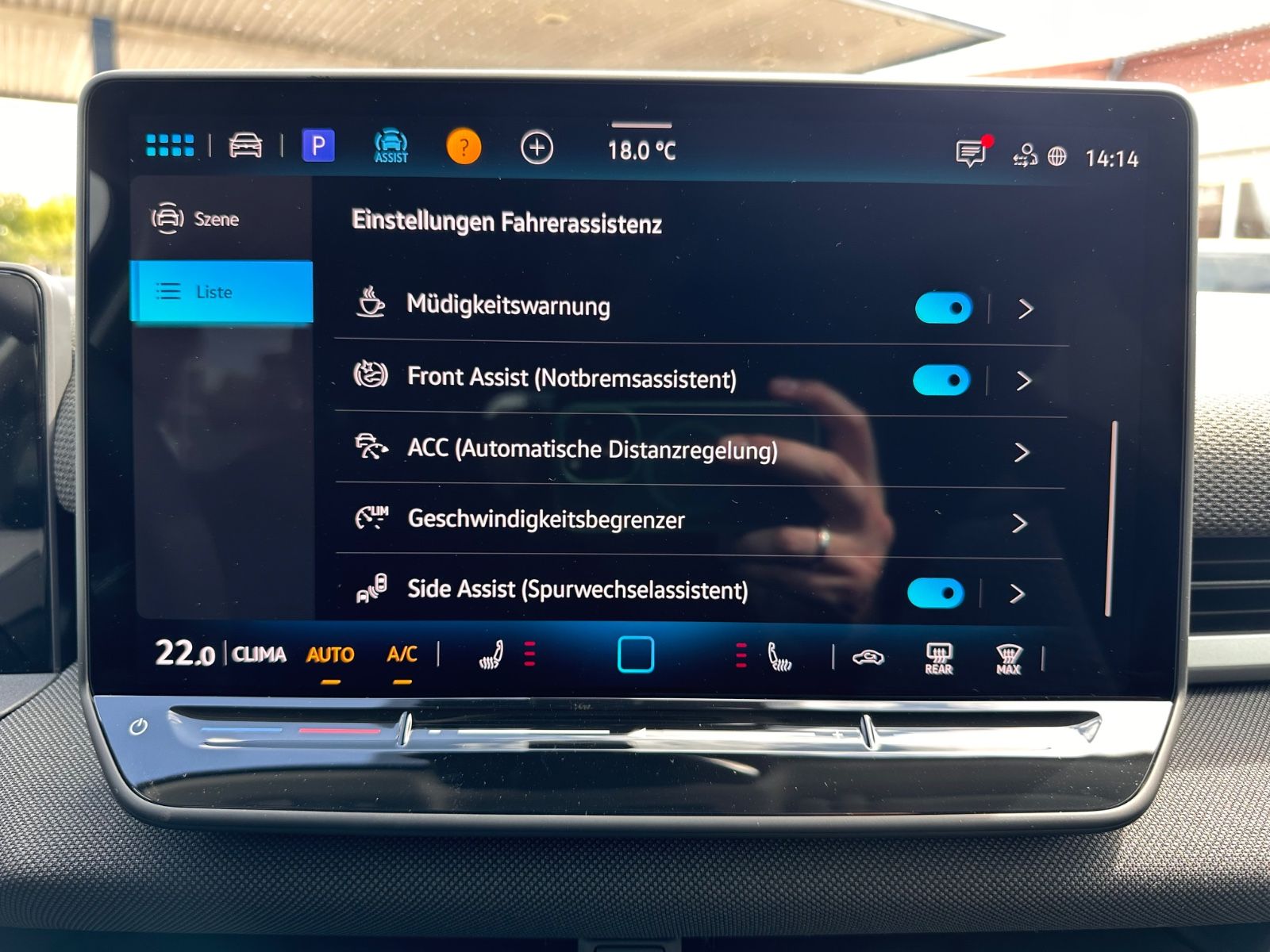 Fahrzeugabbildung Volkswagen T-Roc 1.5 eTSI DSG Life APP/ACC/LED/SHZG/PDC