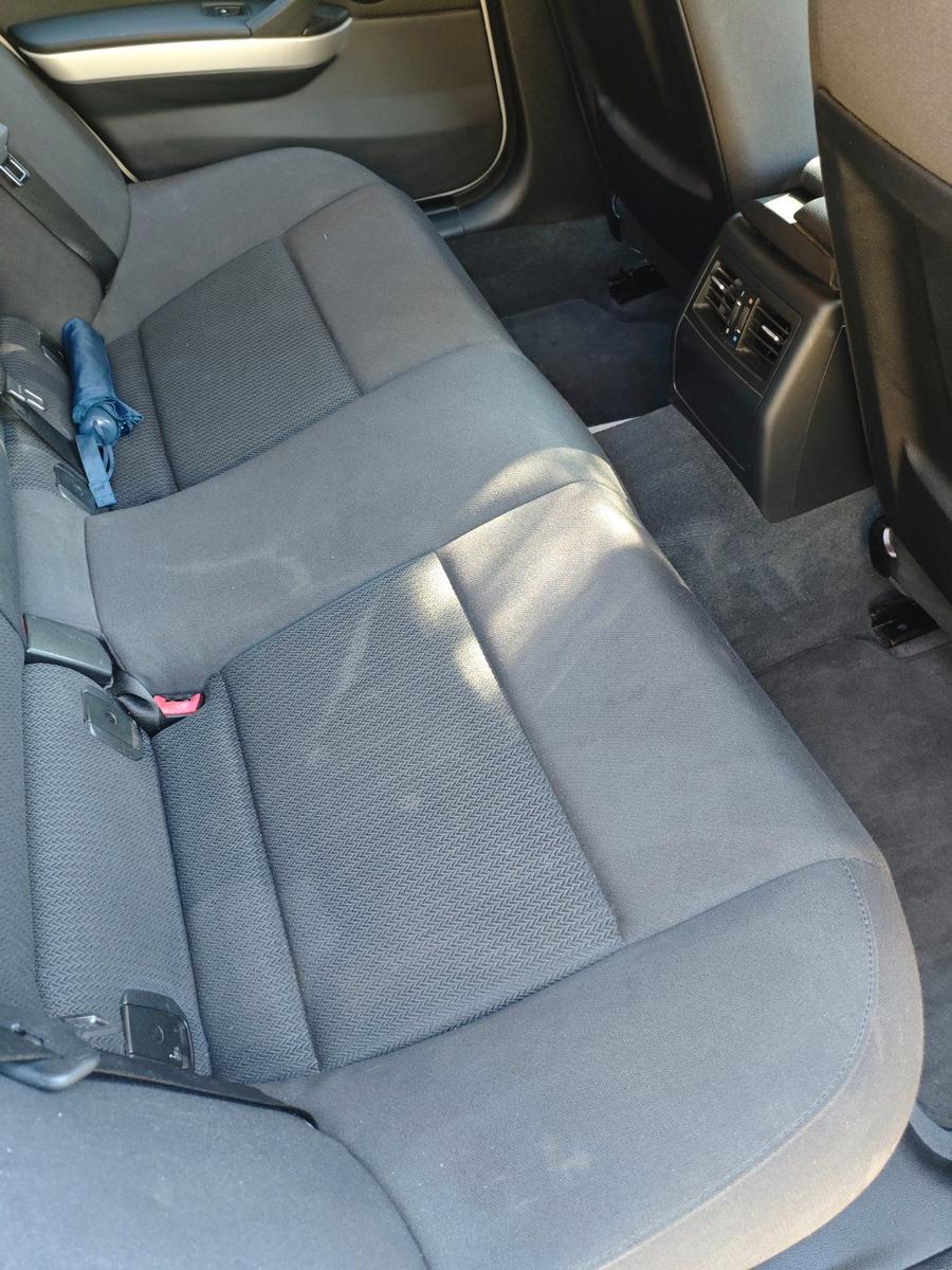 BMW 318 2009 — photo 14