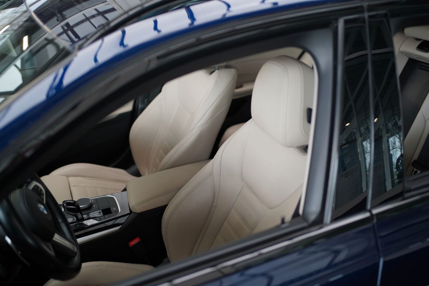 Fahrzeugabbildung BMW 320d Sport Line +AHK+Komfortzugang+HeadUp+LED