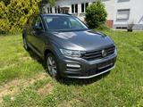 Volkswagen T-Roc Style Top Zustand 1. Hand Scheckheft - Volkswagen T-Roc mit Benzin-Antrieb: Limousine