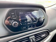 Fahrzeugabbildung Fiat Tipo 1.4 Street AAC SHZ PDC GRA 5 - TÜRER ZV USB