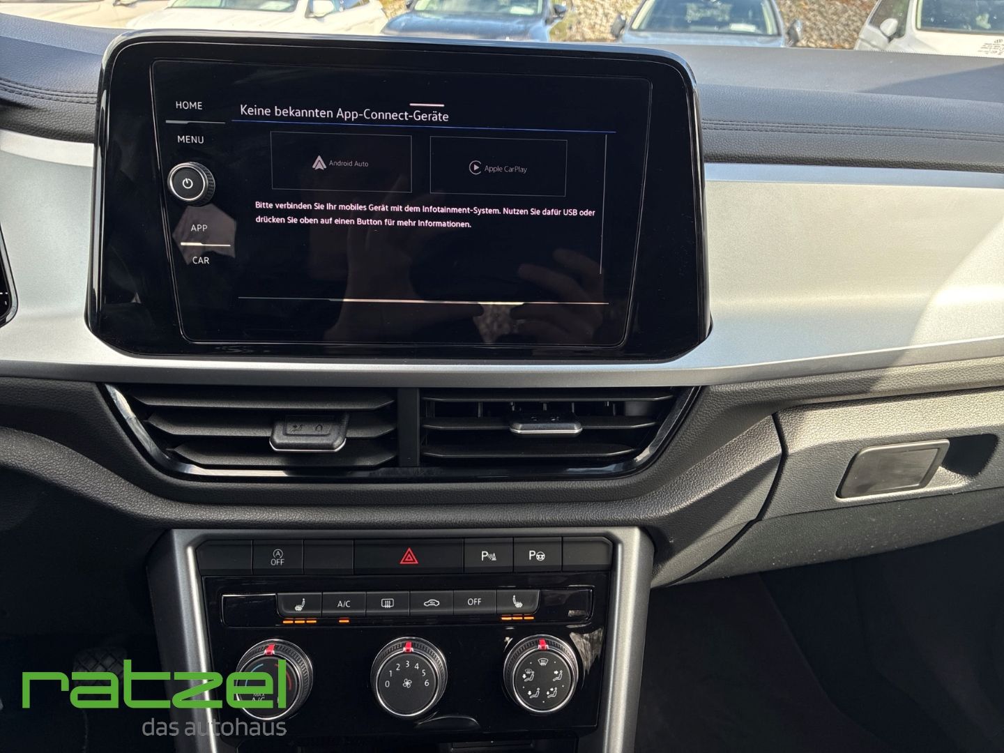 Fahrzeugabbildung Volkswagen T-Roc 1.5 Life Digitales Cockpit LED DAB SHZ Par