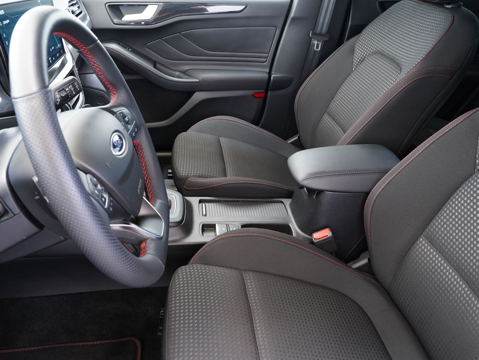 Fahrzeugabbildung Ford Focus Turnier ST-Line X 1.0 EcoBoost Mild-Hybrid