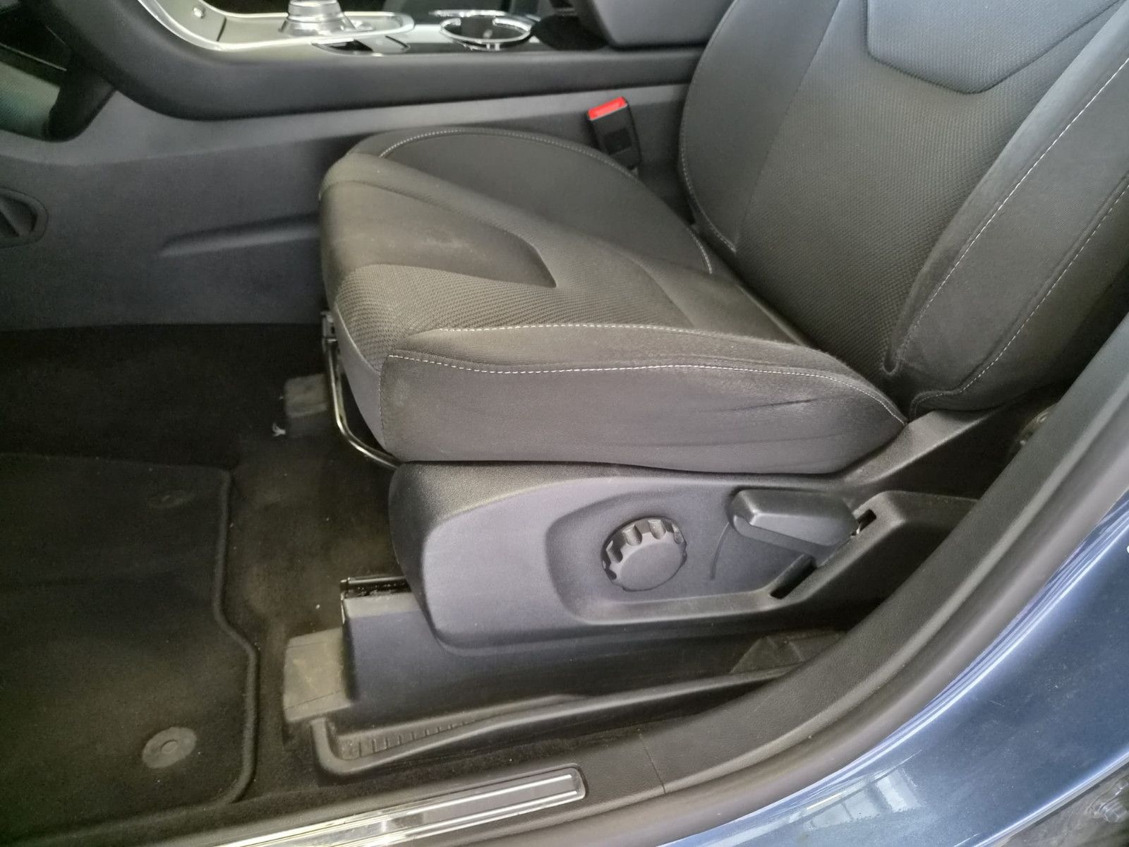 Fahrzeugabbildung Ford S-Max Titanium / 7 SITZE / SCHECKHEFT